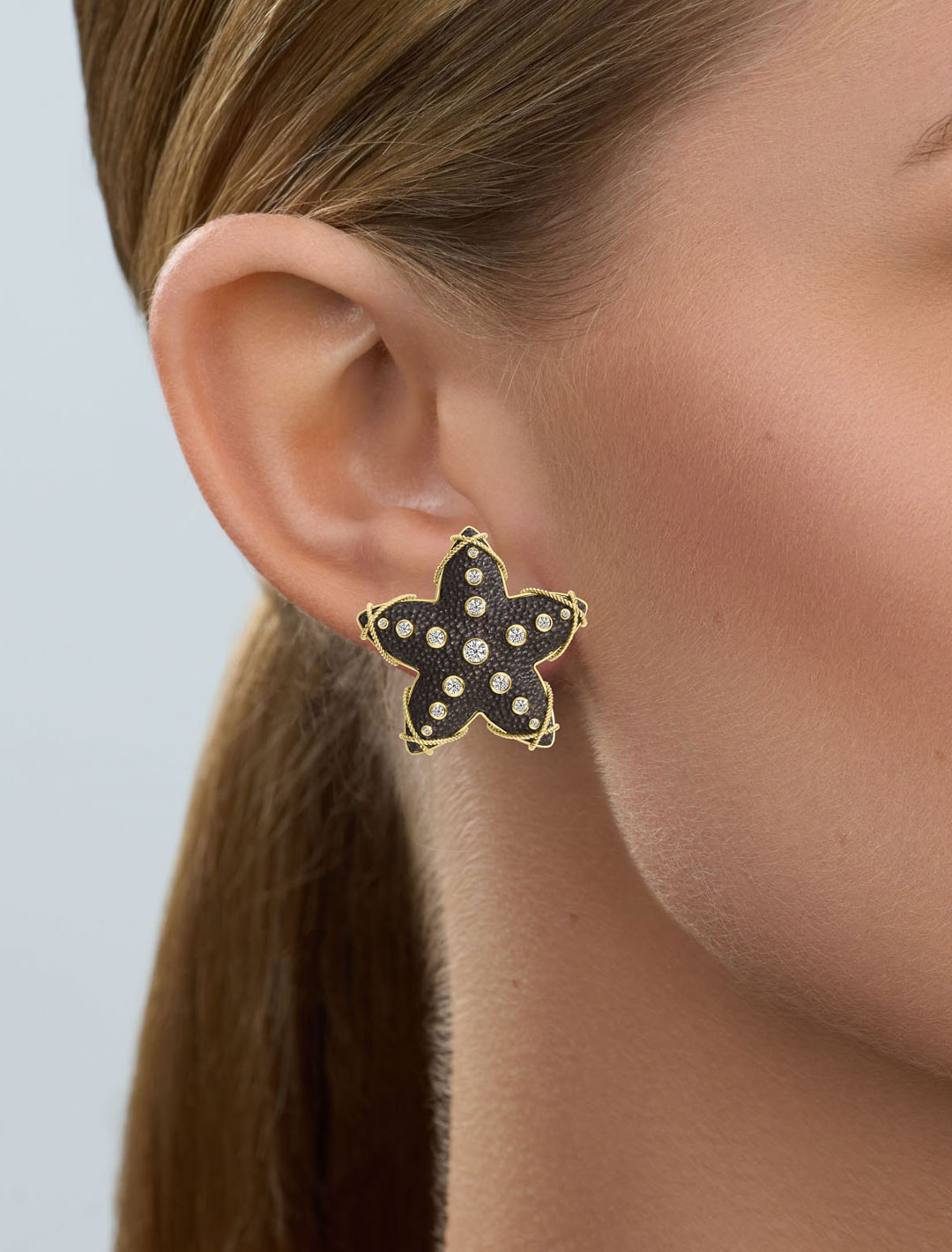 Cabana-Lg-Starfish-Wood-on-model
